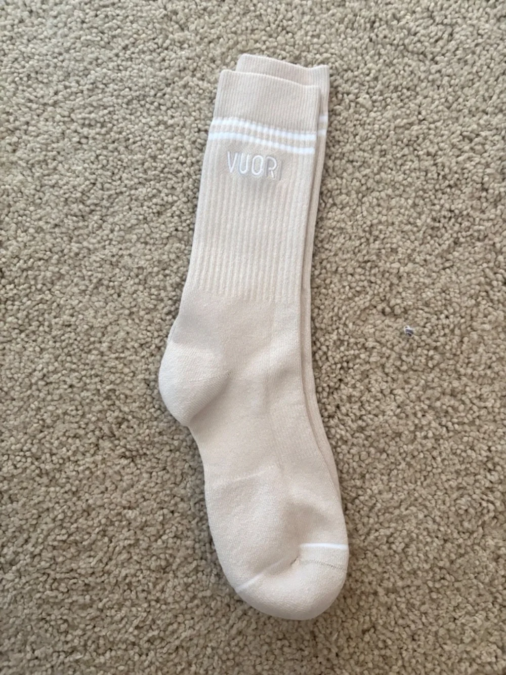 Vuori Crew two pairs Socks Salt Heather/White Size Large NWOT